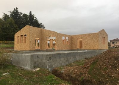 Maison ossature bois débord de toiture et facade enduite Liergues